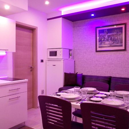 Purple & Apple Green Apartment Split Exterior photo