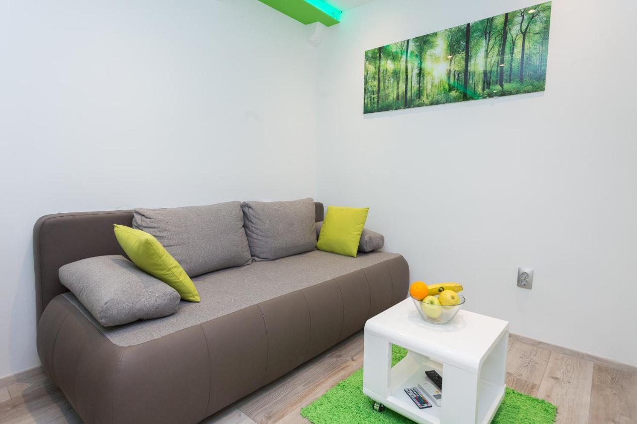 Purple & Apple Green Apartment Split Exterior photo