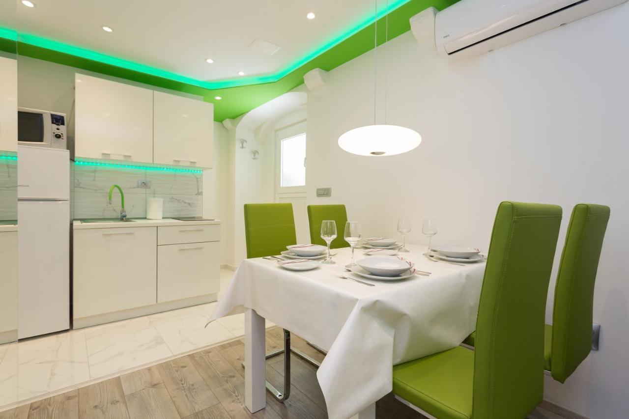 Purple & Apple Green Apartment Split Exterior photo