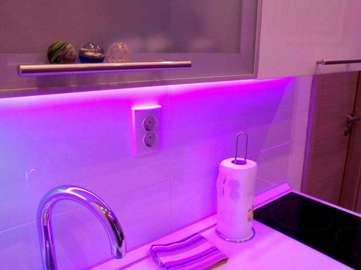 Purple & Apple Green Apartment Split Exterior photo